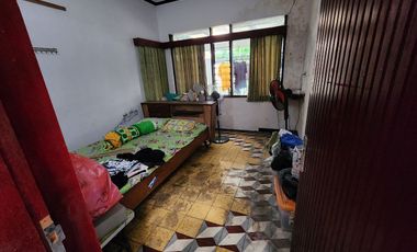 Rumah lama luas Manahan dekat SMP dan stadion  dijual cepat BU