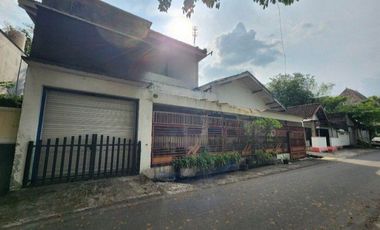 Rumah lama luas Manahan dekat SMP dan stadion  dijual cepat BU