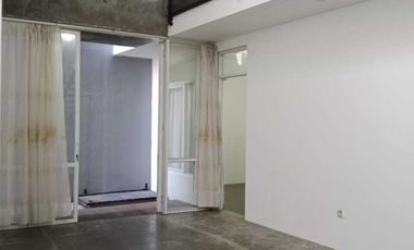 Disewakan Rumah pusat kota cocok untuk kantor maupun tempat tinggal