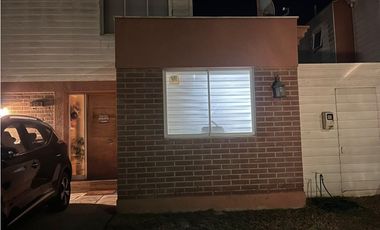 SE ARRIENDA CASA EN CONDOMINIO MIRADOR DEL VALLE 2