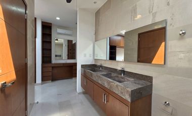 Casa en Venta en Punta Tiburon / Con gran Jardín