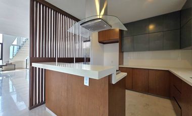 Casa en Venta en Punta Tiburon / Con gran Jardín