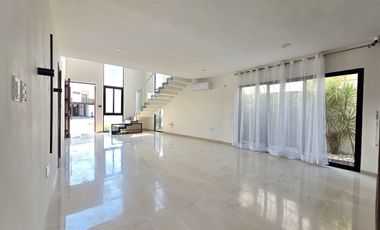 Casa en Venta en Punta Tiburon / Con gran Jardín