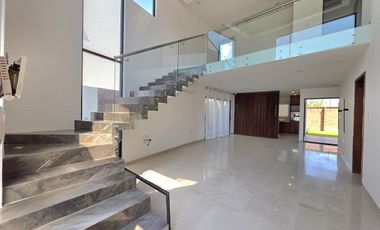 Casa en Venta en Punta Tiburon / Con gran Jardín