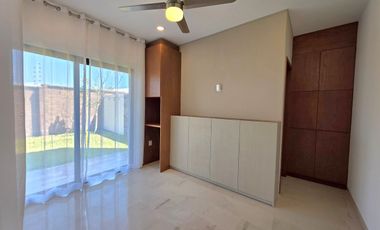 Casa en Venta en Punta Tiburon / Con gran Jardín