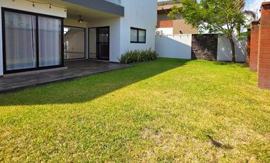 Casa en Venta en Punta Tiburon / Con gran Jardín