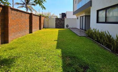 Casa en Venta en Punta Tiburon / Con gran Jardín