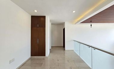 Casa en Venta en Punta Tiburon / Con gran Jardín