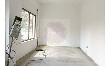 Local Comercial en Arriendo en Ramón Carnicer con Parque Bustamante