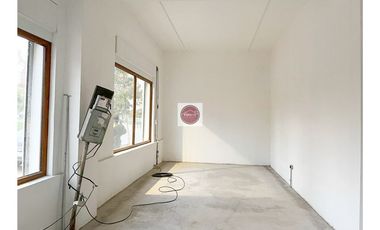 Local Comercial en Arriendo en Ramón Carnicer con Parque Bustamante