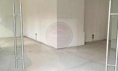 Local Comercial en Arriendo en Ramón Carnicer con Parque Bustamante