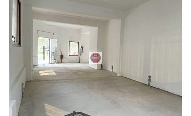 Local Comercial en Arriendo en Ramón Carnicer con Parque Bustamante