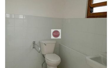 Local Comercial en Arriendo en Ramón Carnicer con Parque Bustamante