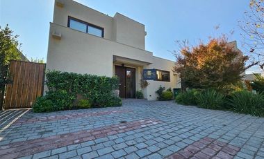 Casa en Venta en Condominio Valle Nogales Santa Elena Eco Urbe Chicureo