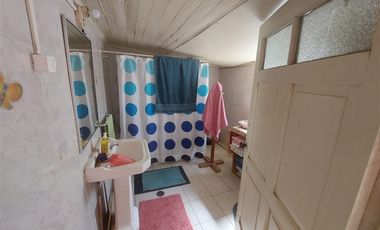 Casa en Venta en ¡Oportunidad Única en Limache! Se Vende Gran Casa con 2402 m2 de Terreno y Piscina