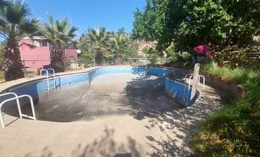 Casa en Venta en ¡Oportunidad Única en Limache! Se Vende Gran Casa con 2402 m2 de Terreno y Piscina