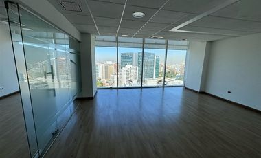 Oficina en Arriendo en Edificio Quantum en mejor sector de negocios de Las Condes