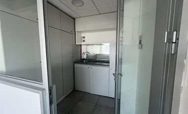 Oficina en Arriendo en Edificio Quantum en mejor sector de negocios de Las Condes