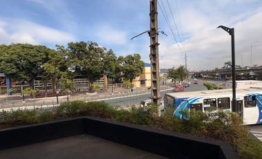 Local Comercial Frente Universidad Estatal GYE