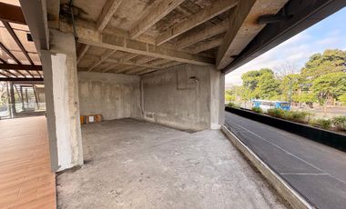 Local Comercial Frente Universidad Estatal GYE