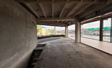 Local Comercial Frente Universidad Estatal GYE