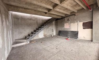 Local Comercial Frente Universidad Estatal GYE