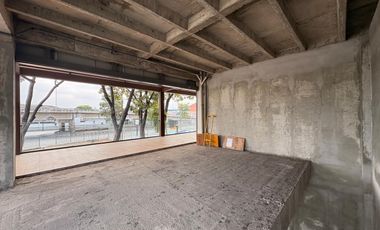 Local Comercial Frente Universidad Estatal GYE