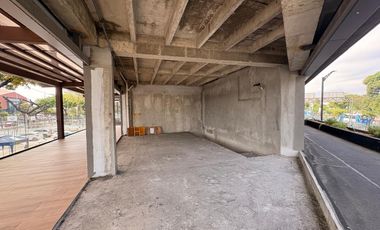 Local Comercial Frente Universidad Estatal GYE