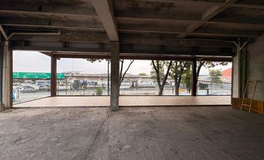 Local Comercial Frente Universidad Estatal GYE