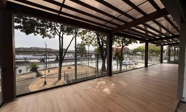 Local Comercial Frente Universidad Estatal GYE