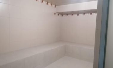 Amplio Departamento en renta semi amoblado de 3 habitaciones en Edificio, calle la Portugal, Quito