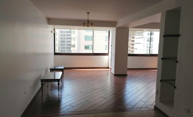 Amplio Departamento en renta semi amoblado de 3 habitaciones en Edificio, calle la Portugal, Quito