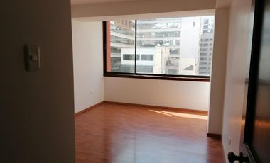 Amplio Departamento en renta semi amoblado de 3 habitaciones en Edificio, calle la Portugal, Quito