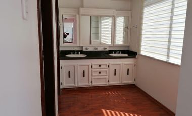 Amplio Departamento en renta semi amoblado de 3 habitaciones en Edificio, calle la Portugal, Quito