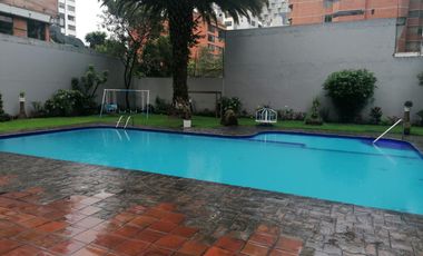 Amplio Departamento en renta semi amoblado de 3 habitaciones en Edificio, calle la Portugal, Quito