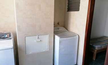 Amplio Departamento en renta semi amoblado de 3 habitaciones en Edificio, calle la Portugal, Quito