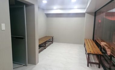 Amplio Departamento en renta semi amoblado de 3 habitaciones en Edificio, calle la Portugal, Quito