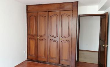 Amplio Departamento en renta semi amoblado de 3 habitaciones en Edificio, calle la Portugal, Quito