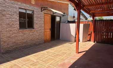 Casa en Venta en VE VENDE HERMOSA CASA EN CONDOMINIO PARADERO 29 1/2 OLMUE 80 Millones