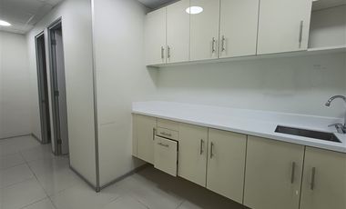 Local Comercial en Arriendo en Isidora Goyenechea con augusto Leguía