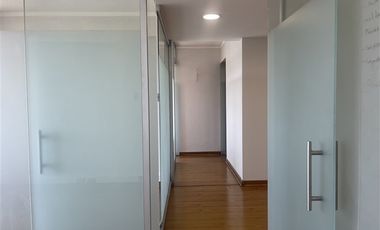 Oficina en Arriendo en Av. La Dehesa 1200
