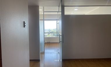 Oficina en Arriendo en Av. La Dehesa 1200