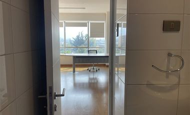 Oficina en Arriendo en Av. La Dehesa 1200
