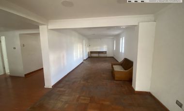 Casa comercial en sector norte.
