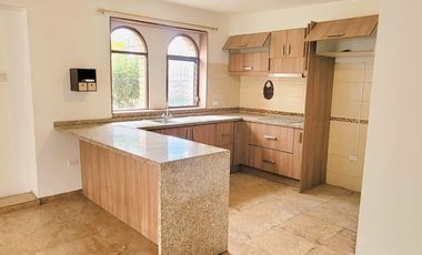 VENTA CASA RENTERA REMODELADA 375 m², 2 departamentos, 2 suites, Ciudadela Kennedy. XG_Aqt