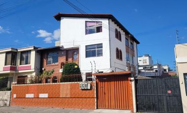 VENTA CASA RENTERA REMODELADA 375 m², 2 departamentos, 2 suites, Ciudadela Kennedy. XG_Aqt