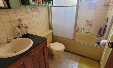 VENTA CASA RENTERA REMODELADA 375 m², 2 departamentos, 2 suites, Ciudadela Kennedy. XG_Aqt