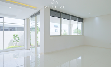 RESIDENCIA EN RENTA EN PUERTA LAS LOMAS, ZAPOPAN