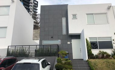 ¡Gran oportunidad! Casa en venta en Bosque Esmeralda!