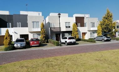 Casa en Renta. Foresta, Metepec